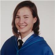 Apasionada por la materia que intenta trasmitir ese sentimiento, adaptándose al nivel de cada alumno